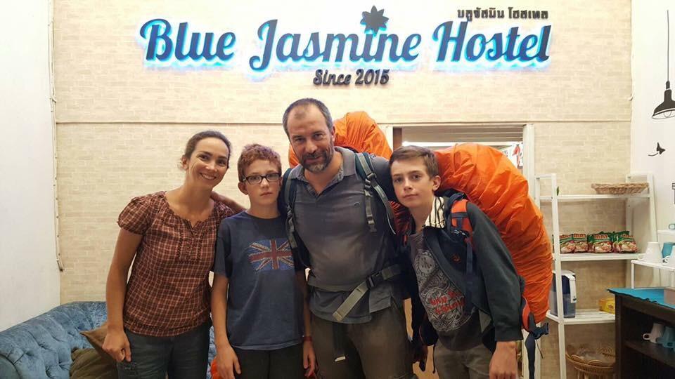 בנגקוק Blue Jasmine Hostel מראה חיצוני תמונה